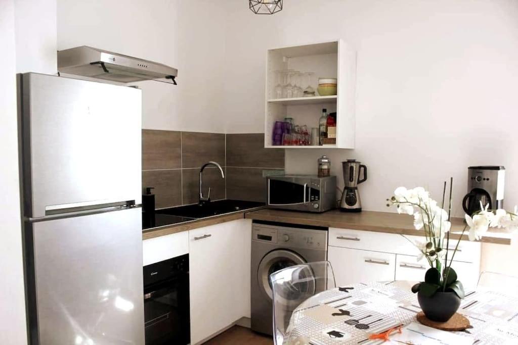 Ferienwohnung Au Coeur De Saint Chamas Exterior foto