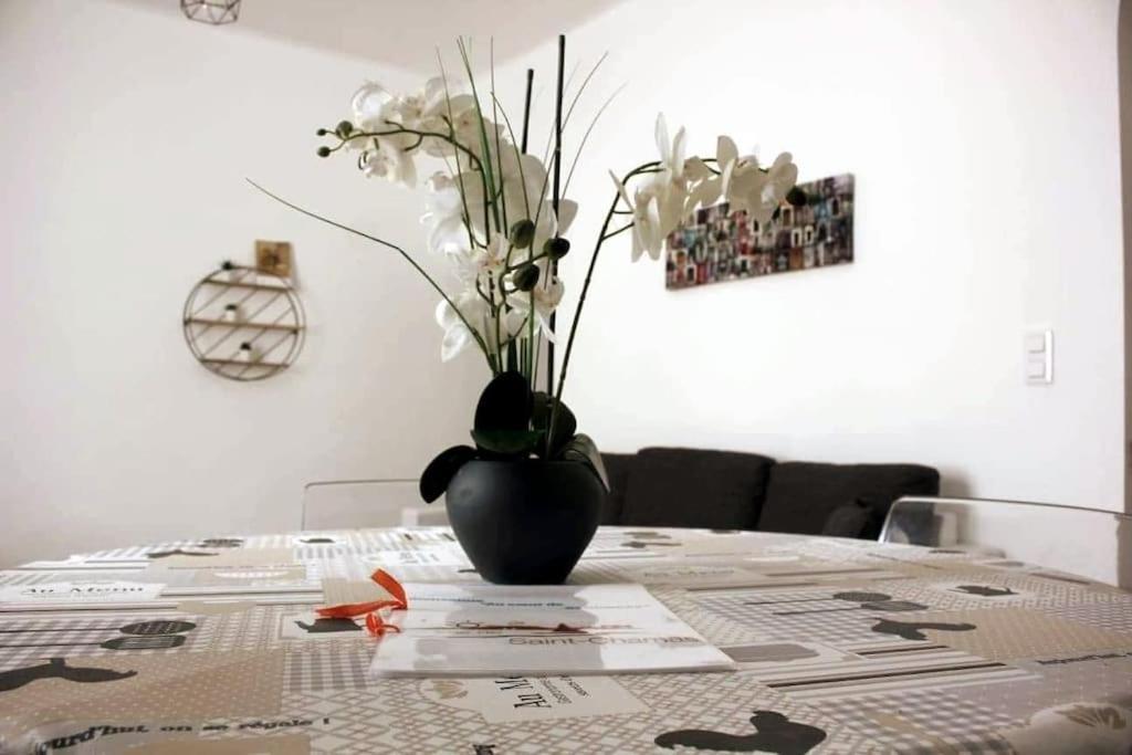 Ferienwohnung Au Coeur De Saint Chamas Exterior foto